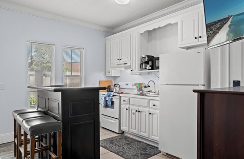 El Centro Beach Condo | ☀️Pet Friendly-Walk to Beach-Pool-Seaglass Shack☀️