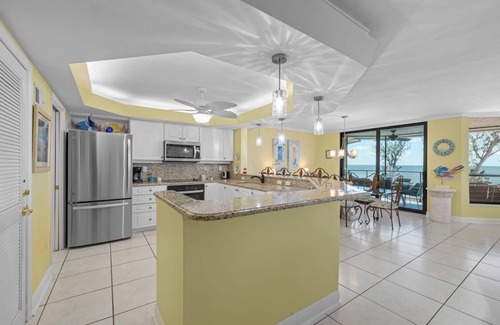 Sanibel Condo | Pine Cove#304 is a 3/2 beachfront Sanibel vacation rental condo