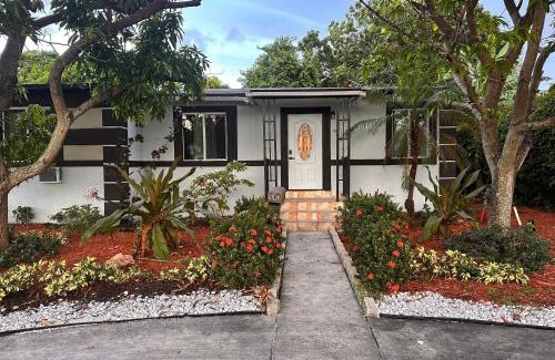 North Miami Beach House | Pk Cozy house