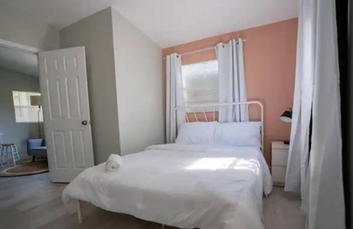 Pompano Beach House | Pompano Beach Serenity Pet-Friendly Family Getaway!