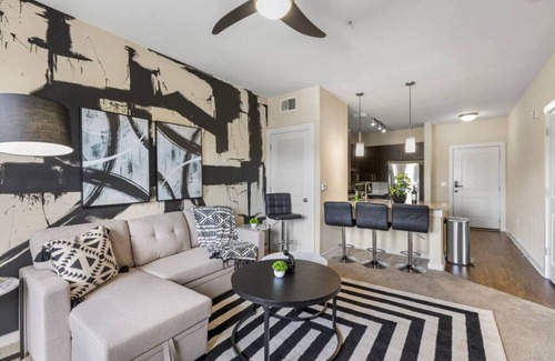 North Hyde Park Apartment | Pool - Gym - FREE parking - Luxury king suite - 11
