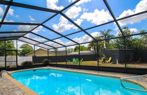 Pinecraft House | Pool, Sweet Pineapple