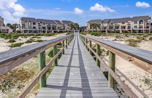 Amelia City Villa | Poolside Sailmaker Condo at Summer Beach!