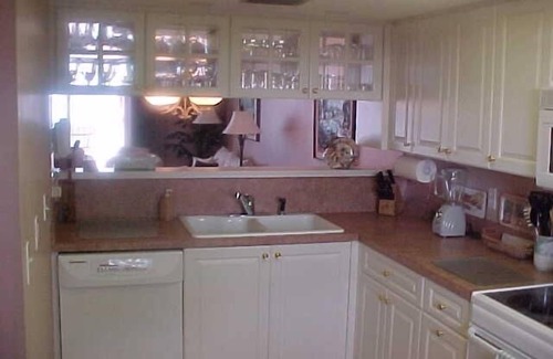 Bradenton Beach Condo | PRIME LOCATION ON AMI*CONDO DIRECTLY ON WHITE SUGAR SAND BEACH*HEATED POOL
