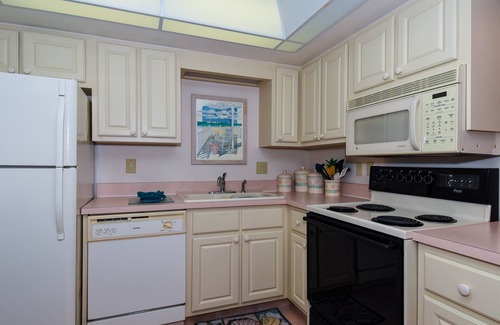 New Smyrna Beach Condo | Prime Location/Pool Views/Oceanview Gem/Chateau by the Sea 22B
