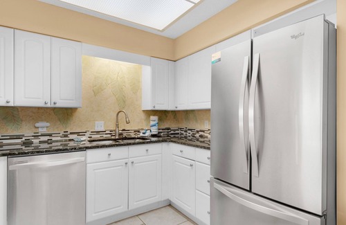 Holiday Isle Condo | 🌊Private Beach~Harbor & Pool Views~Walk2Beach~2BR Dolphin Point 406C