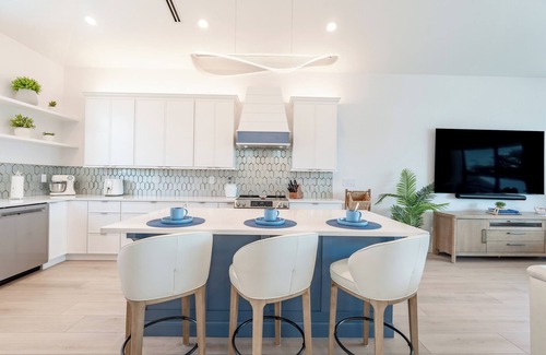 Fort Myers Beach House | 🌊Private Pool | Brand New Home | Pet Friendly | Sun Kissed Villa🌊