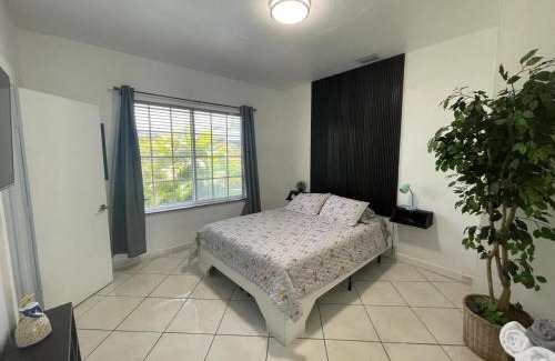Coral Way House | Private Suite next to Calle Ocho