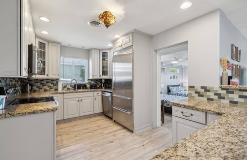 Dania Beach House | Private Villa with Pool and Sauna by RedAwning