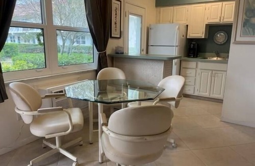Marco Island Condo | Quaint 1 bedroom condo.Guest Ready