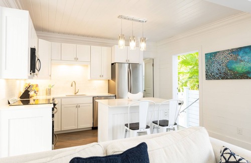 Historic Seaport House | Quaint, Quiet & Convenient - CasaBianca is The Perfect Old Town Sanctuary