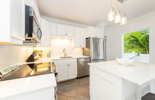 Historic Seaport House | Quaint, Quiet & Convenient - CasaBianca is The Perfect Old Town Sanctuary