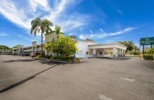 Bayshore Gardens Hotel | Quality Inn Bradenton - Sarasota North
