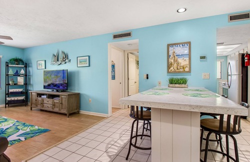 Siesta Key Condo | Quiet condo with a heated pool & central AC - short walk to the beach