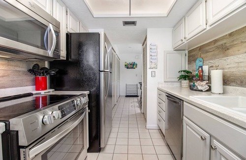 Siesta Key Condo | Quiet condo with a heated pool & central AC - short walk to the beach