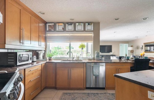 Beach Park Isles House | Quiet Oasis in Ideal Location-Private Pool &Arcade