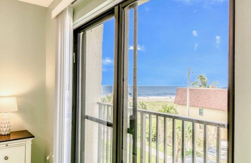 Cocoa Beach Condo | Relax in Style Beachy Oceanfront Condo with Pool and Pier Access