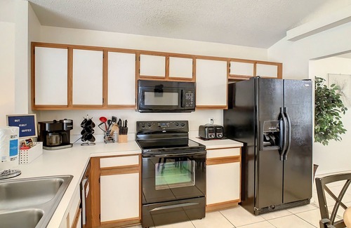 Windward Cay House | Relaxing 3 bed pool home 7 miles from Disney and 5 minutes from Midevil times