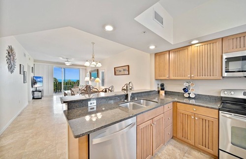 Sanibel Condo | Relaxing beach condo- beachfront view, screened lanai