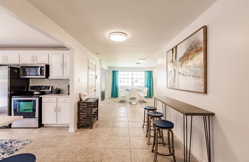 Naples Park House | REMODELED BEACH HOME IN NAPLES! 1 1/2 MILES TO VANDERBILT BEACH WITH POOL/SPA