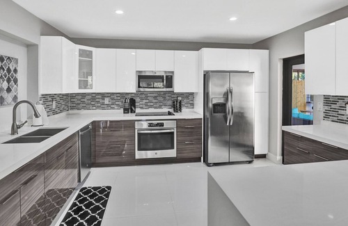 South Lake House | Renovated 5½ Bedroom Home with Amazing Pool