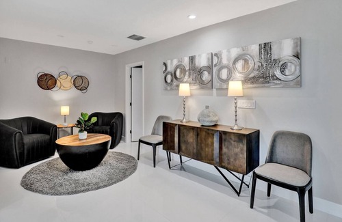 South Lake House | Renovated 5½ Bedroom Home with Amazing Pool