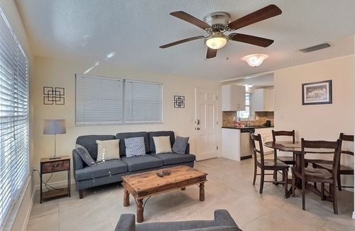 Siesta Key Condo | Renovated condo with easy beach access on Siesta
