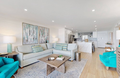 Miramar Beach Condo | Renovated waterfront condo with Gulf views, balcony & outdoor pool