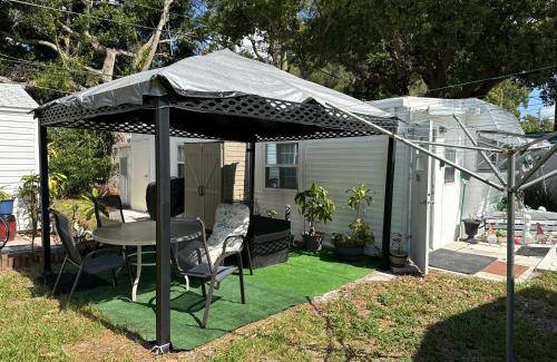Bayshore Gardens Resort | Resort ∙ 2 bedrooms ∙ 5 guests