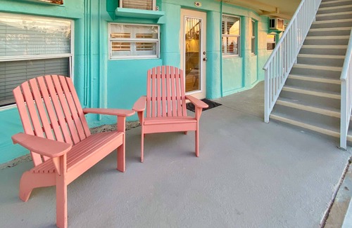 North Redington Beach Apartment | Retro-chic beachfront studio mere steps from sand - grilling area & shuffleboard