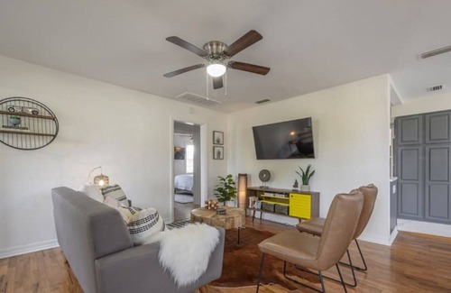 Riverside Heights House | Riverside Heights. Game room. Near Riverwalk area