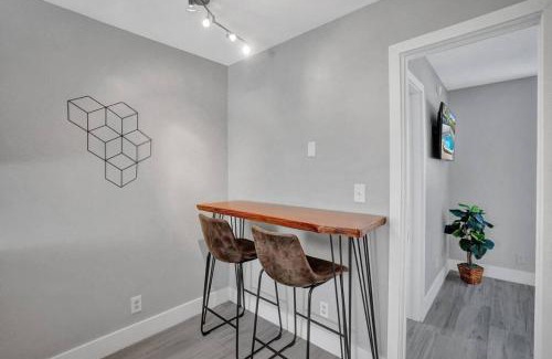 Poinciana Park Apartment | Rustic Retreats Beachy 1BR for 4 guests in the heart of Fort Lauderdale