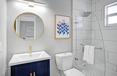 Poinciana Park Apartment | Rustic Retreats Beachy 1BR for 4 guests in the heart of Fort Lauderdale