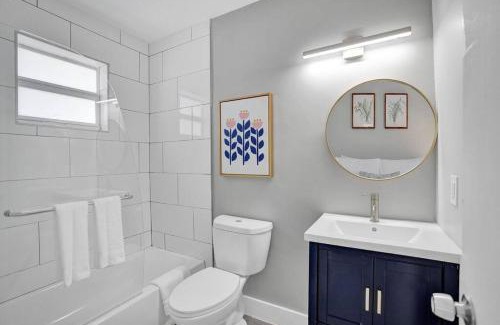 Poinciana Park Apartment | Rustic Retreats Beachy 1BR for 4 guests in the heart of Fort Lauderdale