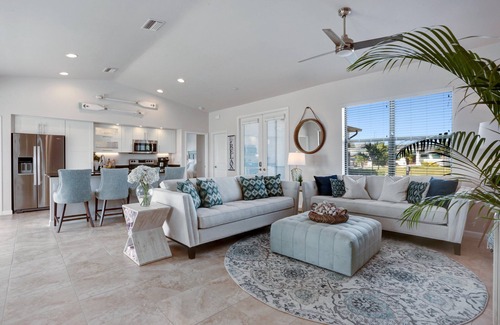 Pelican House | Saltwater Pool and Hot Tub - Waterfront - 4BR