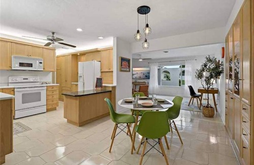 Southgate House | Sarasota POOL Home 3 Beds/2 Bath NEAR Siesta Key BEACH, Lido, St. Armands Circle