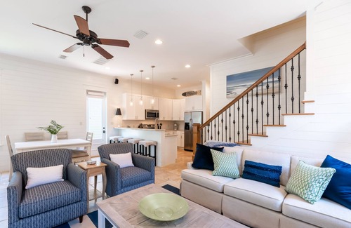 Sandestin House | Screened Porch ~ Bunk Room ~ 6-Seat Golf Cart ~ Bayside Gated Resort