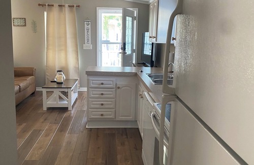 Bayshore Gardens Cottage | Sea Breeze Cottage