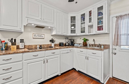Holiday Beach House | Sea Escape: PCB Two Blocks From Beach