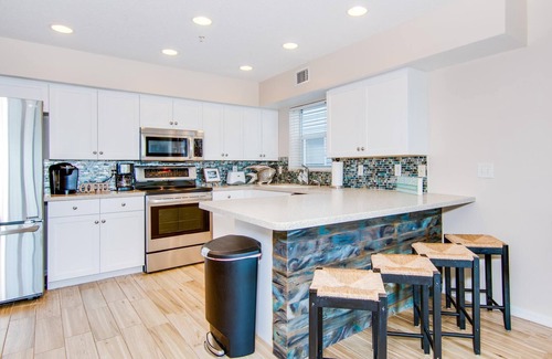 Indian Rocks Beach Condo | Sea Isle Villas K Charming Beachfront Condo with Ocean View