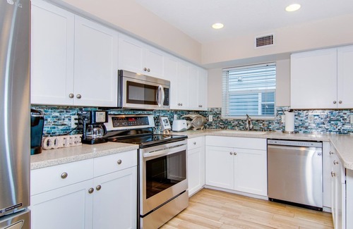 Indian Rocks Beach Condo | Sea Isle Villas K Charming Beachfront Condo with Ocean View