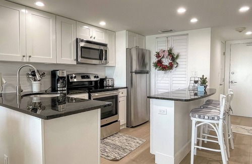 Marco Island Condo | Sea Winds 1105: Updated Beachfront Condo!