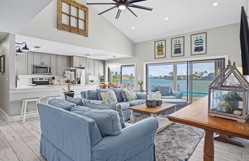 Fort Myers House | SeaGlass: Lakefront Home