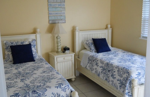 Holmes Beach Condo | Seaside Bungalow - Beautiful Gulf of Mexico beach and heated pool