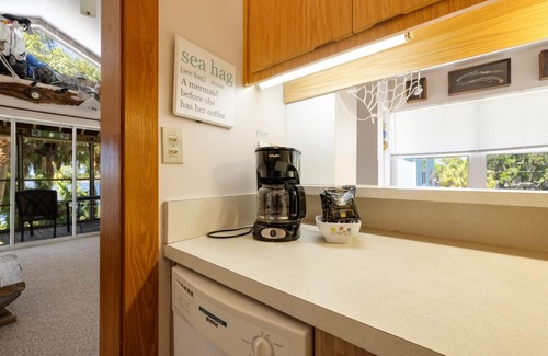 Cedar Key Apartment | Serenity by the Sea at Whitman Point. Gulf front and Screened Porches