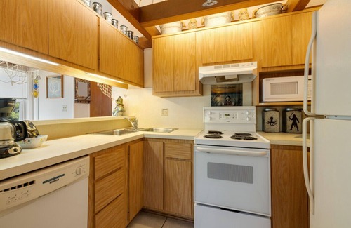 Cedar Key Apartment | Serenity by the Sea at Whitman Point. Gulf front and Screened Porches