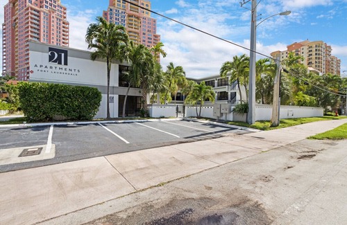 Barrier Island Hotel | Sextant | The Palm | 1 Block to Beach | Heated Pool | Studio