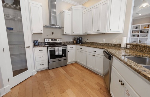 Hollywood Beach House | Shangri-La! The Real Fun Beach Home Beach View 100 Yards to Beach Walkover