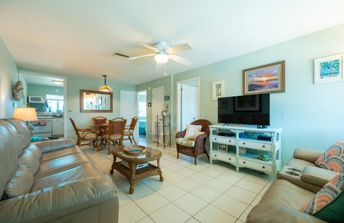 Bradenton Beach Condo | Share Our Island Paradise-100 flip-flop steps to the beach.