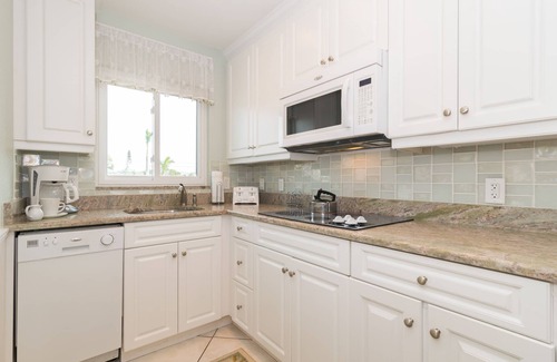 Bradenton Beach Condo | Shell Cove 9 Gulf Front 2/1 Condo Spectacular Sunsets